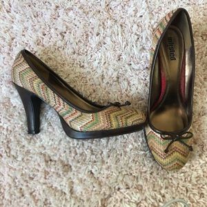 Retro look brown heels